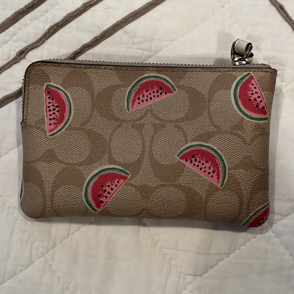 Coach wallet. Only used once - Picture 2 of 2